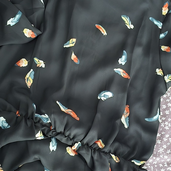 Cute lightweight black a-line dress with feathers - Picture 2 of 4